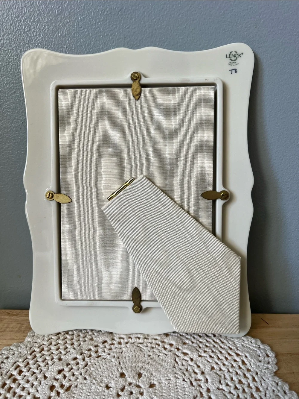 Lenox Rose Manor Ceramic 5x7 Picture Frame in Cream with Pink Rose Accents NOS